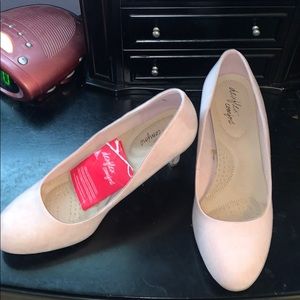9.5 dexflex comfort heels in pink suede